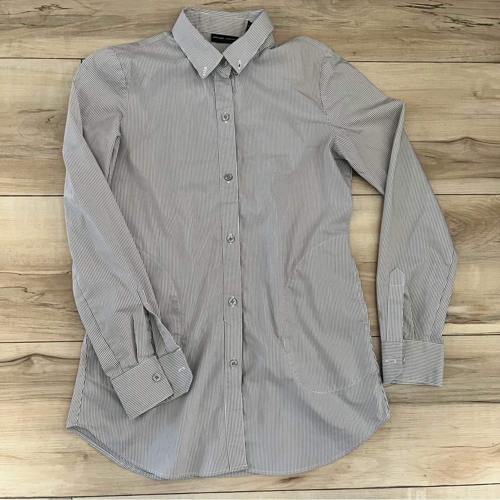 New York & Company womens Blue gray Striped Dress Shirt with pockets